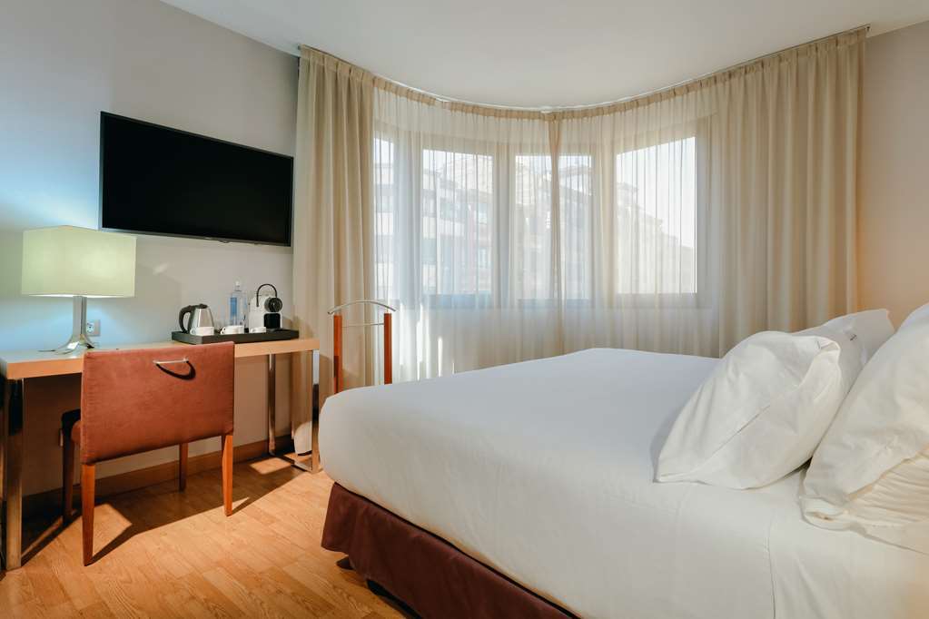Hesperia Zaragoza Centro Hotel Room photo